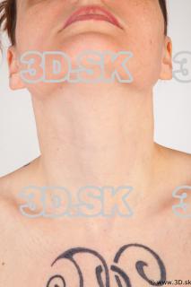 Neck of nude Nadine 0001